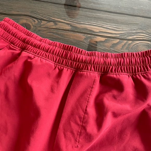 lululemon athletica Men's Red Athletic Shorts - Picture 4 of 5